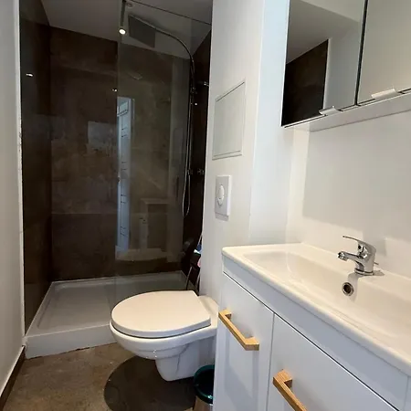 18m Renove Rdc Proche Commerces & Bus Апартаменти